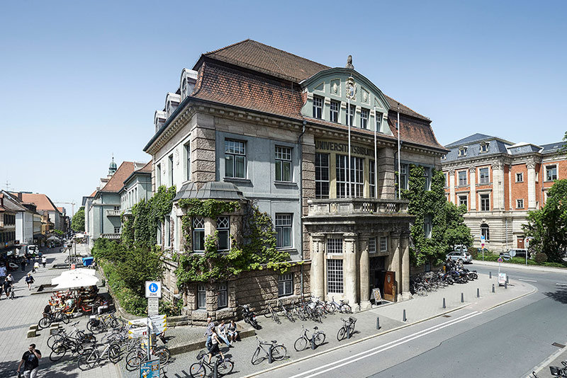 Erlangen üniversitesi küçük ama şirin kasabasında okuyan öğrencilere geniş ufuklar açması ile meşhur.
